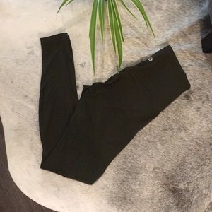 Olive Green Lululemon 🍋aligns 25inch inseam
